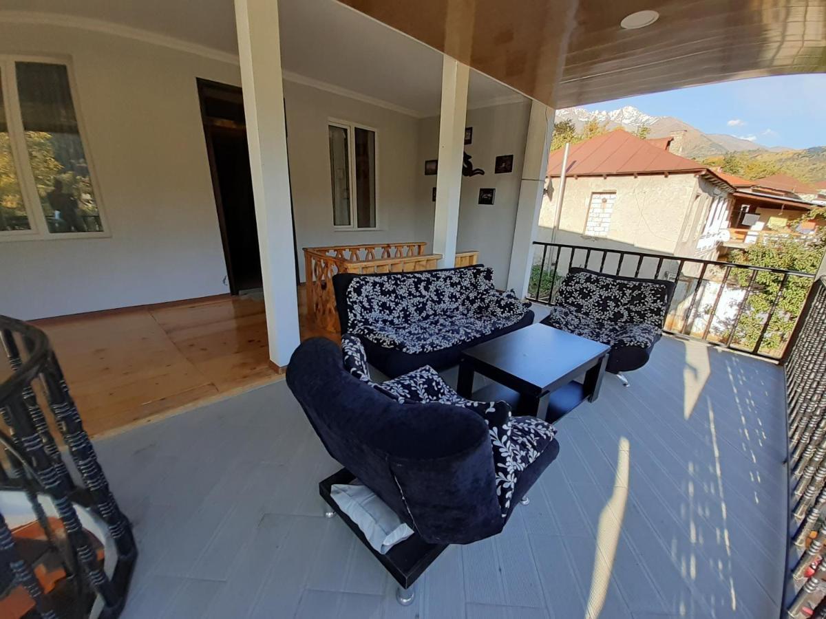 Guesthouse Data Mestia Exteriör bild